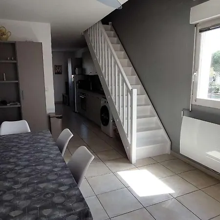 Lv195-e12 3 Pieces 6 Couchages Apartman